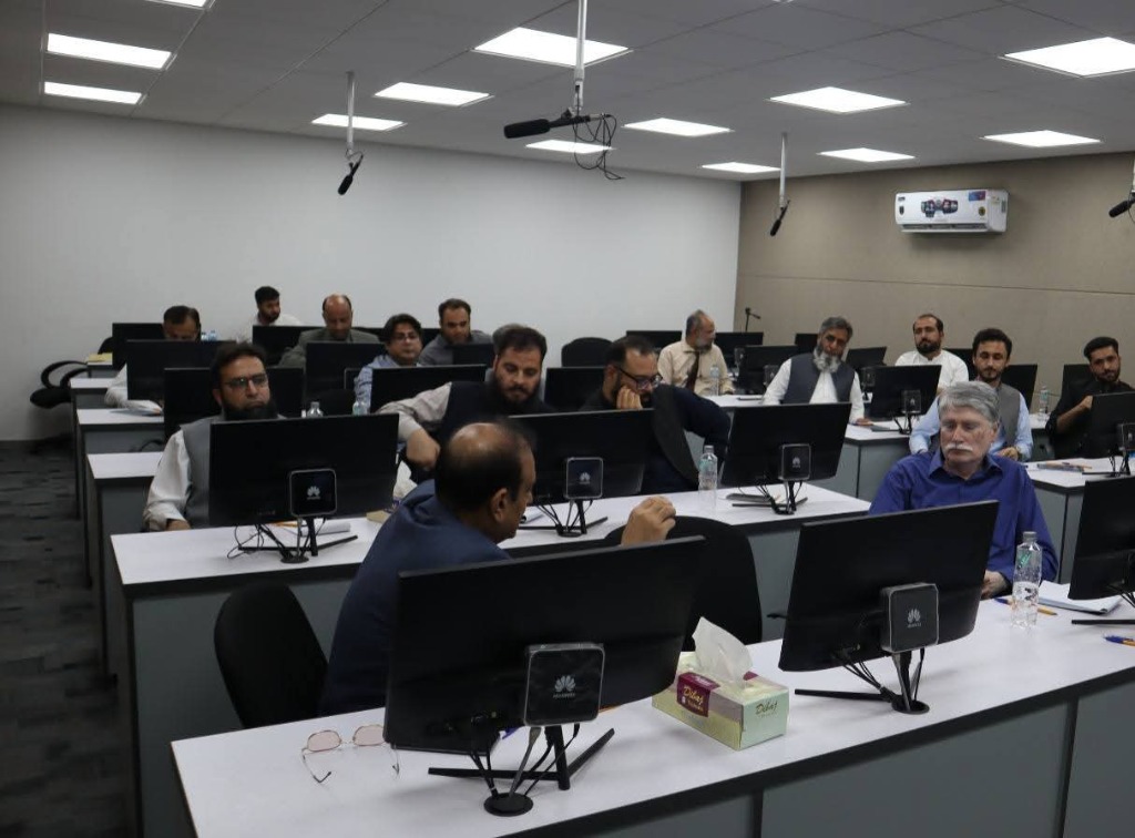 Wide view of the computer lab room filled with participants during the HEC workshop
